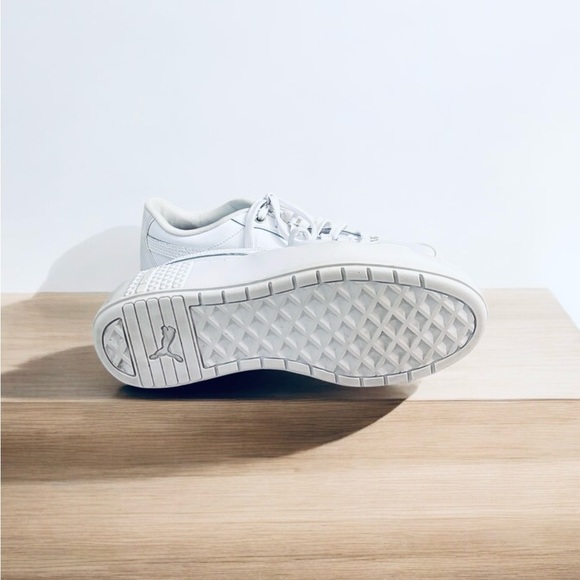 Puma Smash PlatformWhite Sneakers. Size 6. Women’s - Picture 12 of 13